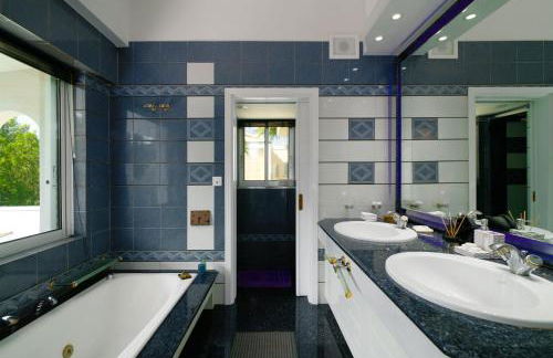 Luxury Villa with Pool, BBQ & Garden in Vouliagmeni - Foto 67