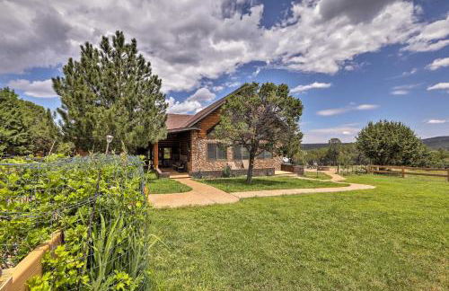 Hot Tub and Game Room! 30-Acre Vernon Retreat - Foto 32