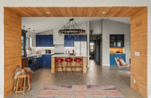 The Outlaw By The Cohost Company - Foto 48