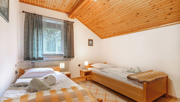 House Mavko Near Lake Cerknica - Photo 5, Room