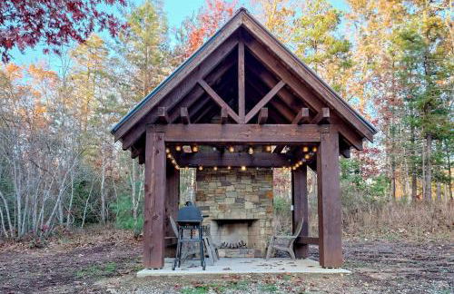 Stunning Cottage Rental Ideal for a Family to Go Glamping in Georgia - Photo 31
