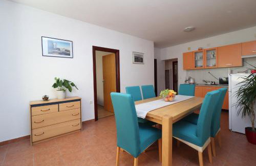 Apartment C.S. with the pool - Photo 14