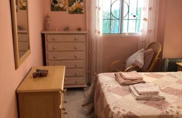 Bonito apartamento con jardín, piscina y aparcamiento gratuito - Photo 17