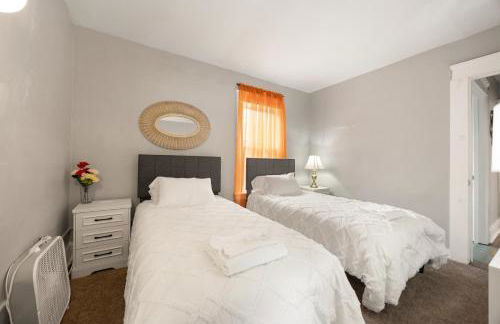 Modern 2BR Mins to Univ, Zoo, Destiny, Downtown - Foto 22