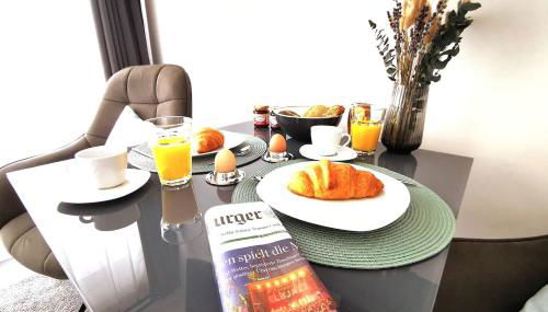 HH 01 by ROCKCHAIR - SUPERHOST Status - Modernes Apartment mit sonnigem Balkon & premium Boxspringbetten in Winterhude - Hamburg Top Geheimtipp - Foto 5