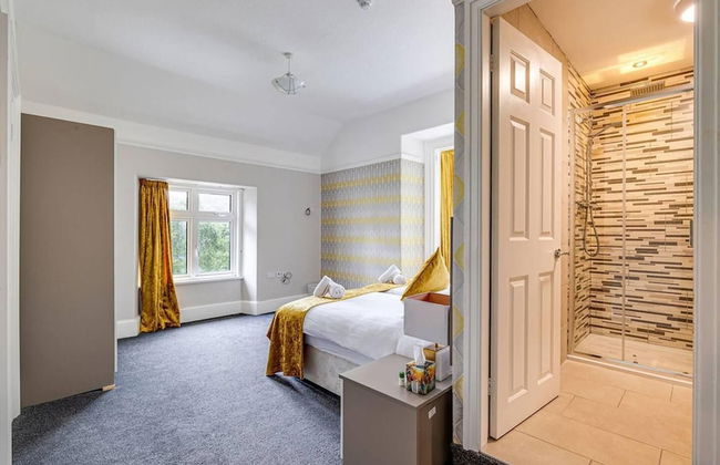 Delightful Holiday Home With sea Views and Hot Tub - Photo 7