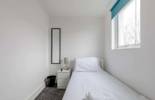 Spacious & Newly Renovated 4BD House East Ham! - Foto 9