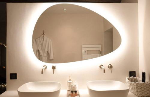 La Parenthèse Suites - appartement luxueux avec sauna et baignoire balnéo - Foto 7