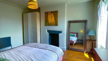 Spacious home in Leeds ideal for gatherings with free parking - Foto 5