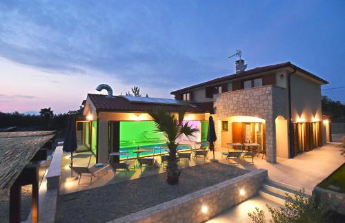 Villa Muskatel KRK -with heated covered pool - Photo 8