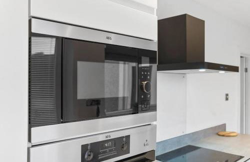 Modern & Stylish 2 Bed Home in Whitehaven - Photo 7