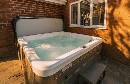 Luxury 5-bed Bungalow, Hot Tub, Games & Gated Parking - Foto 2