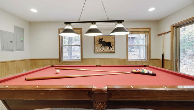 Woodland Oasis by Avantstay Hot Tub, Firepit, Walk to Lake - Photo 4, Interior