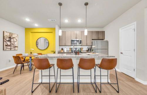 3BR Family Suite with Games & Pool - Foto 28