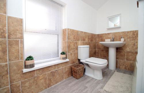 Wern farm cottage - Photo 22