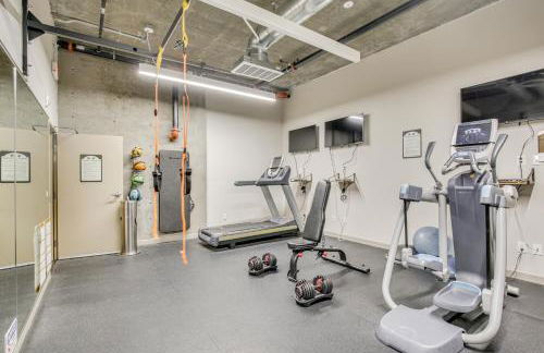 By Seaport Village and Navy Base! Chic Condo with Pool - Foto 30