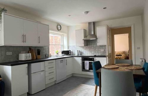 Town centre apartment with parking - Photo 6