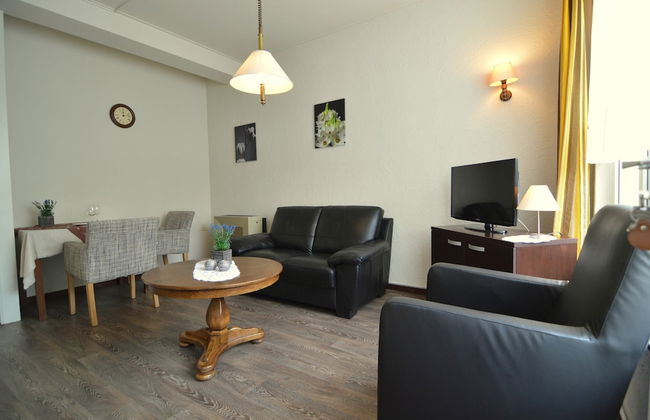 Snug Apartment in Schin op Geul Near Public Pool - Photo 1