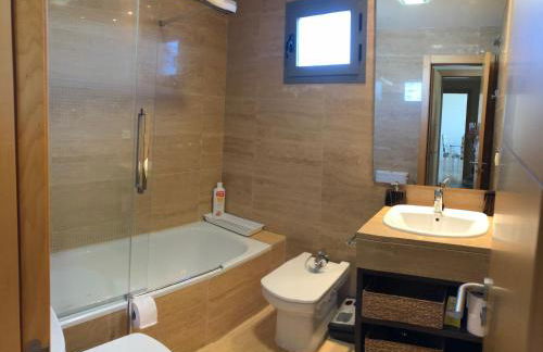 Atico Mirador Paseo Antonio Banderas primera linea de playa y piscina - Photo 12