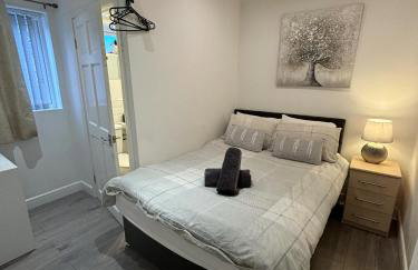 Stylish one bed apartment with off road parking - Photo 7