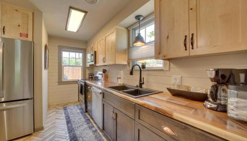 Less Than 1 Mi to Dtwn Home with Deck in Clarkdale! - Foto 2