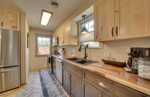 Less Than 1 Mi to Dtwn Home with Deck in Clarkdale! - Foto 2