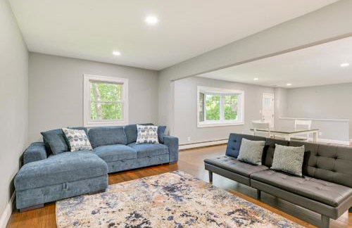 Hampton Bays Retreat Walk to Squires Beach! - Foto 5