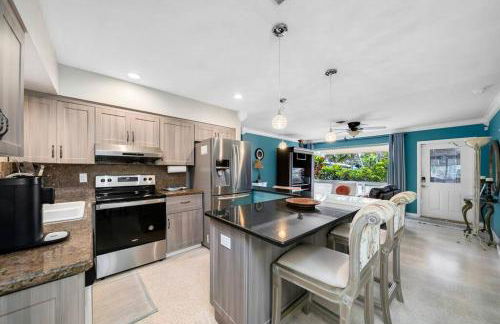 Palm Paradise-Seaside Home w Heated Saltwater Pool - Photo 4