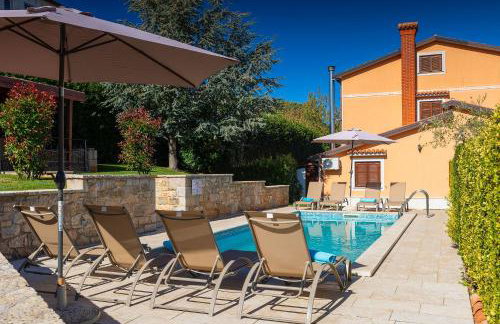 Faszinierendes Ferienhaus mit Privatpool, Volleyballfeld, Fussballplatz, Trampolin beim bekannten Radweg Parenzana - Foto 6