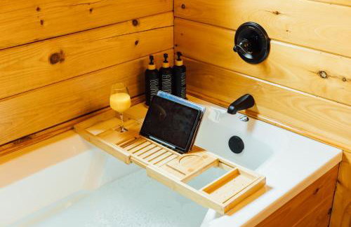Luxe Lodge Escape - Hot Tub-Outdoor Movies-Game Room-Fire Pit - Foto 54