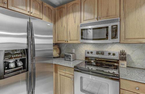 Chic 2BD with Balcony Pool Hot Tub & Marina Views - Foto 9