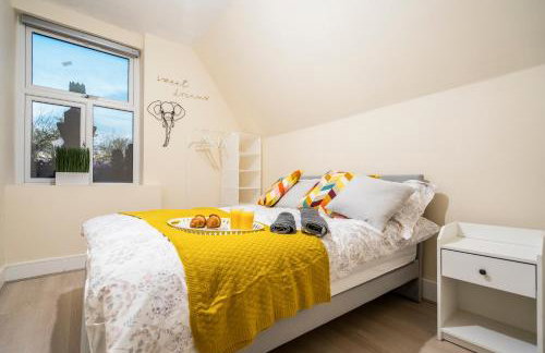 Deluxe 2-Bedroom Flat with Free parking - Foto 1