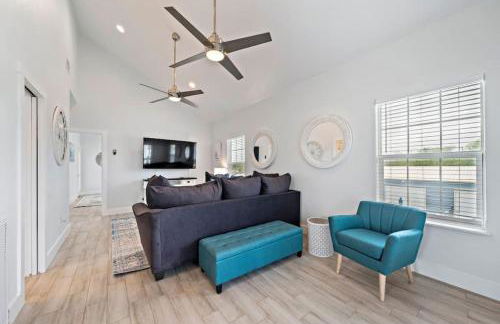 Gorgeous Home with Huge Private Pool and Game Room - Foto 10