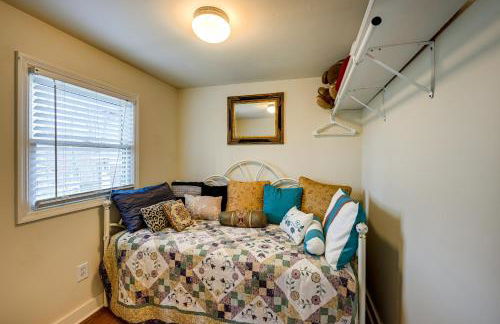 Fireside Relaxation Pet-Friendly Whittier Getaway - Foto 17