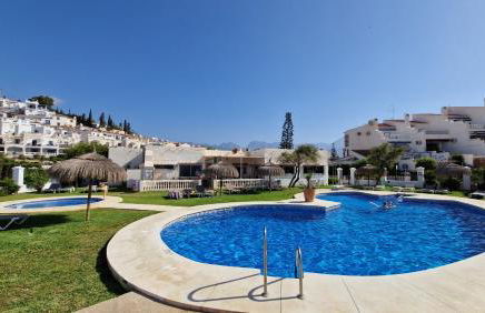 Stilfullt semesterhus nära pool och strand. - Foto 19