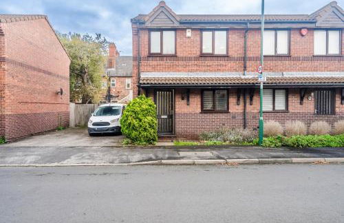 Great Location 2 Bedroom House in Nottingham, Private Garden, Fast Wi-Fi and Free Parking - Photo 11