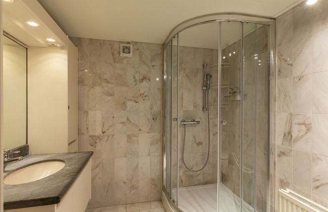 Charming Beach Villa With Thatched Roof - Photo 22