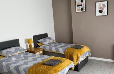 4-6 Guests in centre location with stunning views - Photo 5