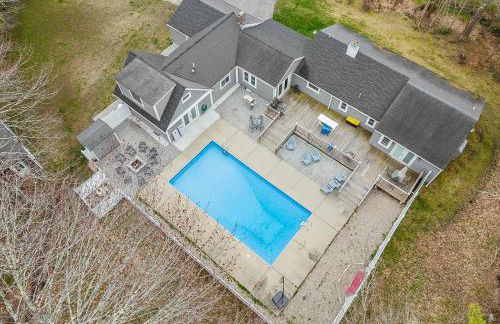 Kennebunk/Kennebunkport Beach House w/Pool! - Photo 4