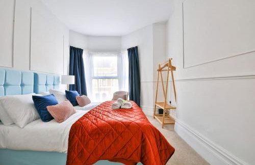 Beautifully Designed Flat with Full Amenities - Photo 36