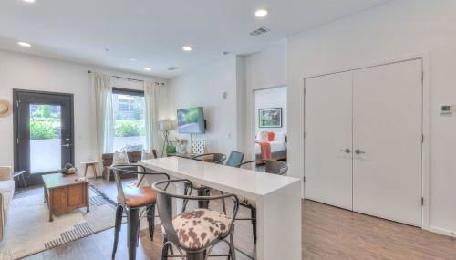 Amazing Downtown Condo w Pool Free Parking 104 - Foto 5