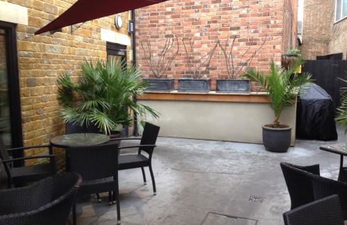 Rooms @ Number Six - Photo 33