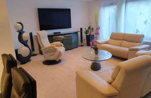 Oase der Ruhe: Haus mit Garten - Foto 1