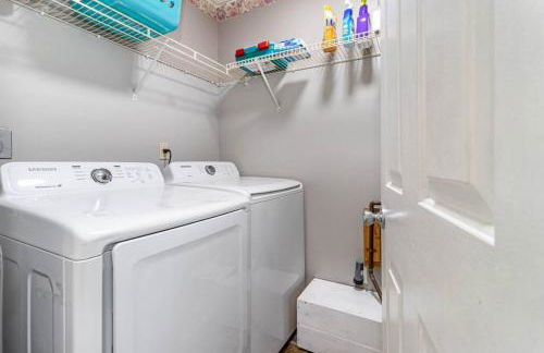 Relaxing home near Interstate - Foto 16