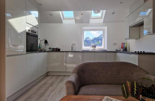 Luxury London Oasis - Photo 14
