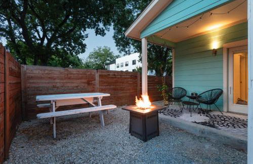 Upstay Entertainment Hub w Games & Outdoor Firepit - Foto 5