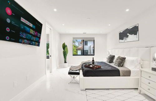 4BR w htd Pool Walk to Las Olas 5mins to Beach - Foto 33