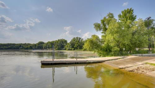 2 Mi to Cedar Lake Quiet Home with Fire Pit and Deck - Photo 3