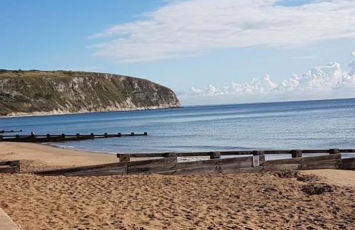 5 The Lookout - 2 bed apartment with parking, balcony & sea views - Photo 23