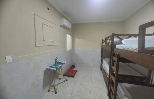 Casa para Famílias e Grupos com Ar-condicionado, Churrasqueira e estacionamento próximo em Praia Grande - Foto 31